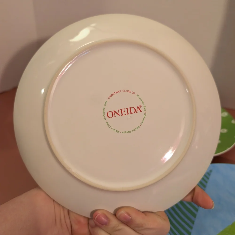 Oneida Set of 3 (THREE) Christmas Close Up Stoneware Salad/Dessert Plates - 8.25